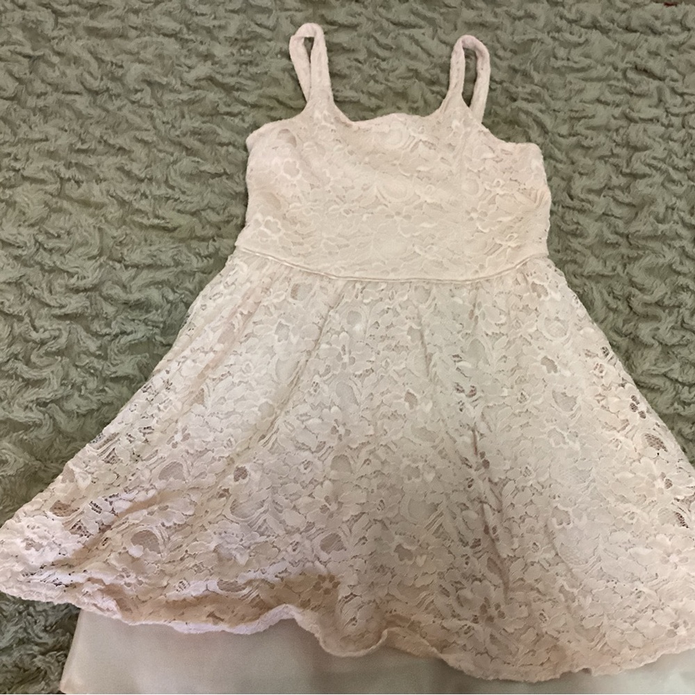 Pink lace girls dress
Size L 10/2
